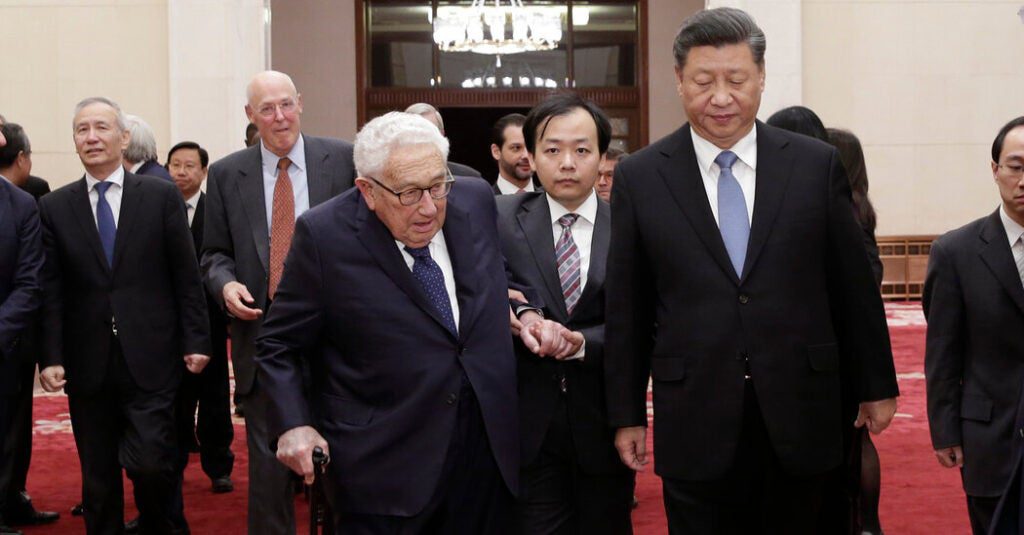 Kissinger se encontra com altos funcionários da China e recebe uma calorosa saudação