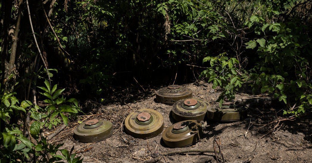 Pequeno, oculto e mortal: as minas impedem a contra-ofensiva da Ucrânia