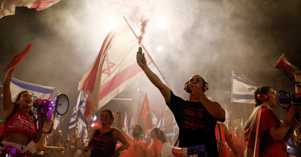 Protestos em Israel: Protestos aumentam na véspera da votação judicial chave que dividiu Israel