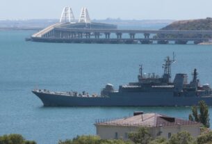 Rússia bombardeia porto da Ucrânia após ataque à ponte e colapso do negócio de grãos