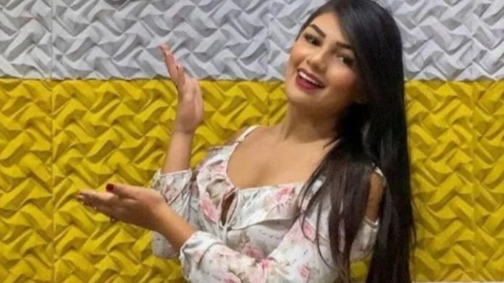 Cantora Vivi Araújo morre aos 22 anos em trágico acidente a apenas 15  dias do aniversário