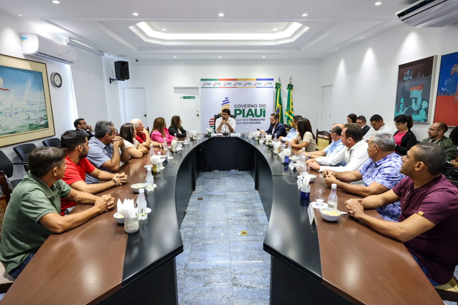 Rafael trata de saúde, educação e segurança com lideranças de Alto Longá e São Pedro do Piauí