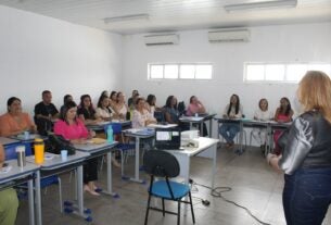 Psicólogos e assistentes sociais da Rede Municipal de Ensino participam de formação