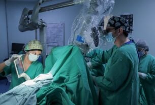 HGV realiza cirurgia inédita de tumor cerebral com paciente acordado