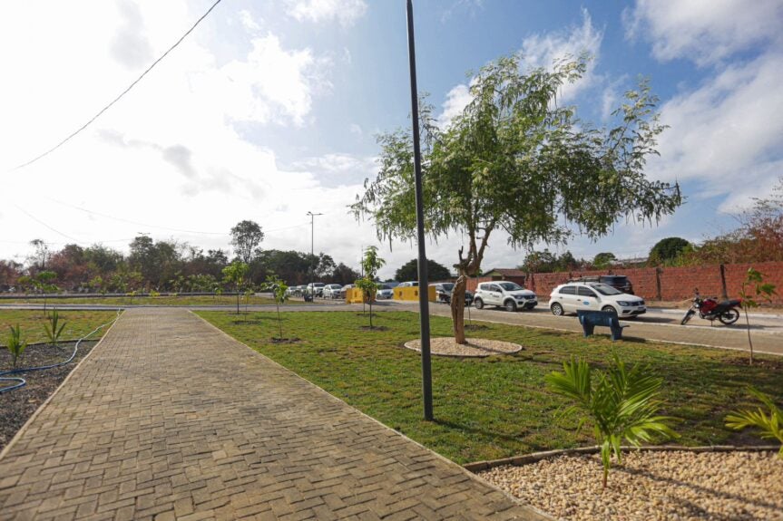 Prefeito Dr. Pessoa inaugura praça no bairro Esplanada em Teresina