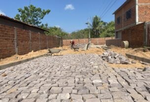 Governo do Estado executa obras de calçamento em bairros de Teresina