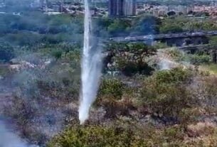 Helicóptero da PM debela incêndio em terreno baldio que ameaçava depósito de gás e casas na zona Sul de Teresina