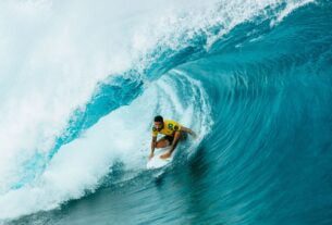 Surfe: Filipe Toledo avança em Teahupo’o e garante vantagem no Finals