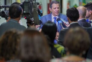 Taxa de juros do cartão de crédito vai "cair muito", diz Haddad