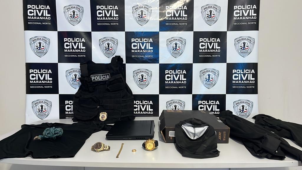 NA CAPITAL, POLÍCIA CIVIL PRENDE HOMEM QUE PORTAVA COLETE BALÍSTICO E DISTINTIVO DA POLÍCIA CIVIL