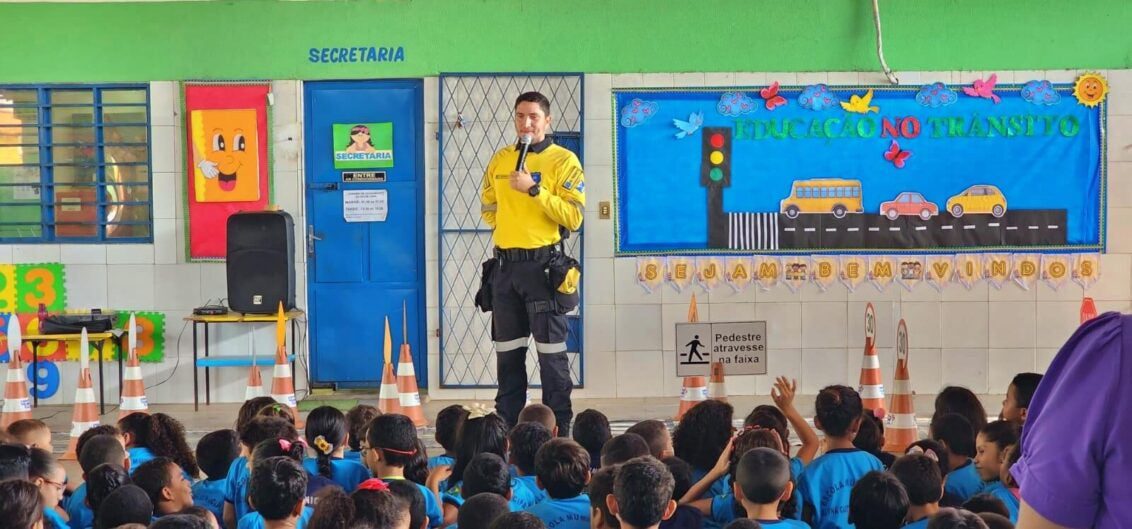 Segurança no trânsito é temática de ação desenvolvida em escola municipal