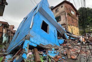 Prédio irregular desaba em Salvador sem deixar vítimas