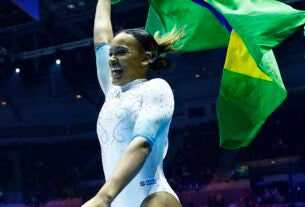 Rebeca Andrade leva prata nas barras assimétricas na Copa do Mundo