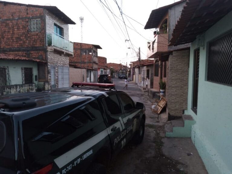 POLÍCIA CIVIL DEFLAGRA “OPERAÇÃO PAZ NO BAIRRO” CONTRA INTEGRANTES DE FACÇÕES RIVAIS NO MONTE CASTELO; CINCO PESSOAS FORAM PRESAS