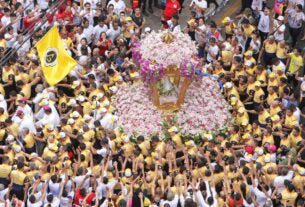 Círio de Nazaré leva multidão às ruas de Belém neste domingo 