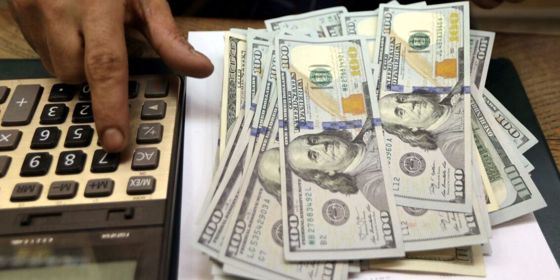 Dólar cai para R$ 5,05 em dia de alívio nos Estados Unidos