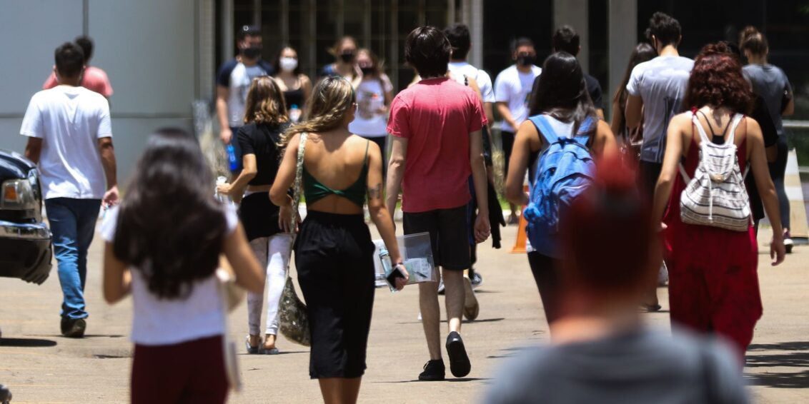 Estudantes contam como usaram o Enem para estudar fora do Brasil