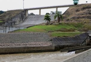 Governador de SC determina abertura de comportas de barragens