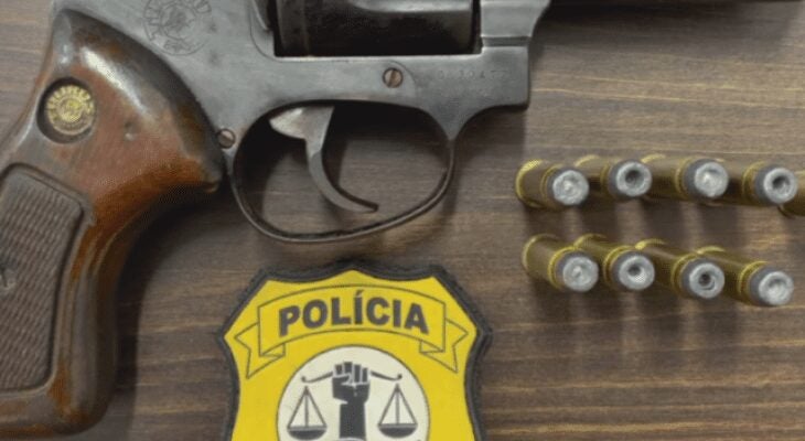 POLÍCIA CIVIL APREENDE ADOLESCENTE QUE LEVOU ARMA DE FOGO PARA ESCOLA, EM SANTO AMARO