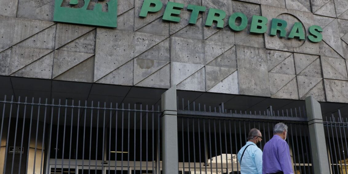 Petrobras reduz preço da gasolina e aumenta o do diesel