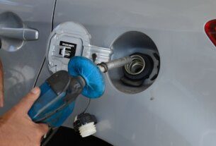 Preço da gasolina diminui e do diesel aumenta para distribuidoras 