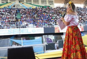 Estudantes lotam estádio em Macapá para reforço às vésperas do Enem