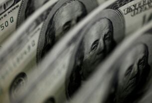 Dólar cai para R$ 4,86 e fecha no menor valor em dois meses