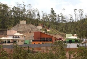 Quase 60 pessoas morreram sem ver distrito reconstruído em Mariana