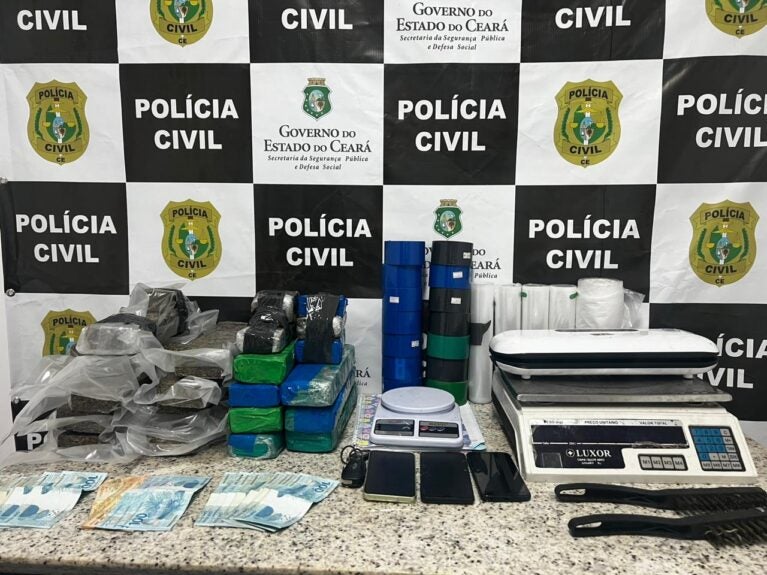 Casal é preso em flagrante pela PCCE com mais de 15 kg de maconha no Passaré