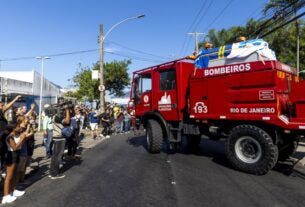 Corpo de Zagallo é sepultado no Rio de Janeiro sob aplausos