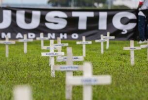 Cruzes na Esplanada lembram vítimas de tragédia em Brumadinho