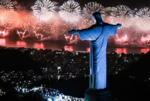 Festa de réveillon continua na Praia de Copacabana