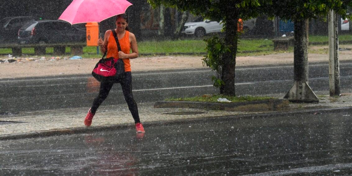 Hospital em área atingida por temporal no Rio adia consultas