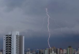 Raio mata banhista de 60 anos em Praia Grande, no litoral paulista