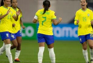 Invicta na Copa Ouro, seleção feminina fecha 1ª fase com goleada 