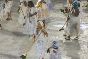 Lavagem da Sapucaí reúne fé e festa para garantir sucesso do carnaval