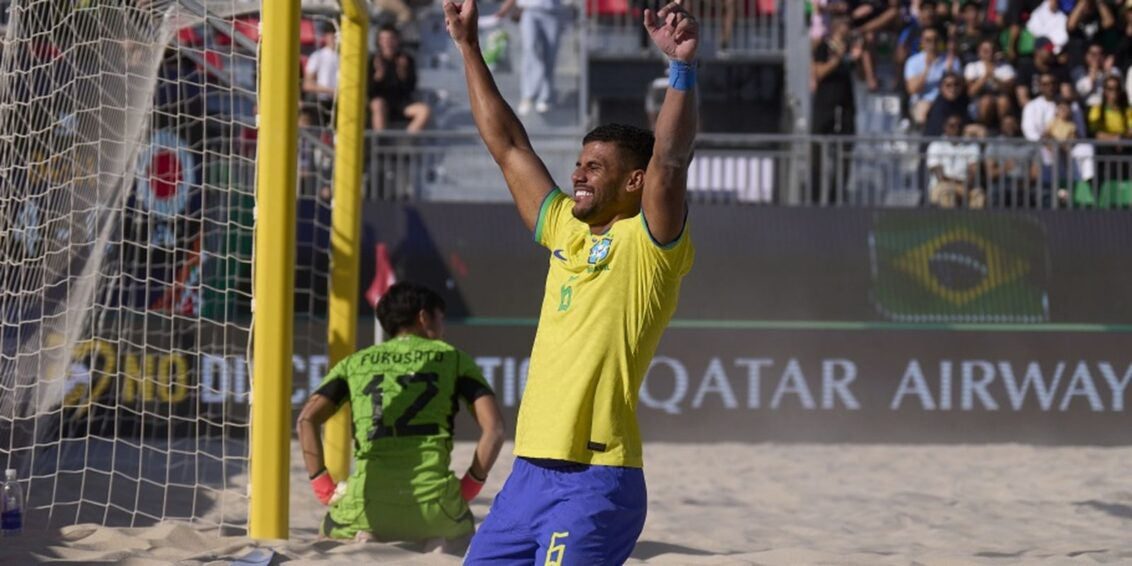 Mundial de Beach Soccer: Brasil goleia Japão para alcançar semifinal