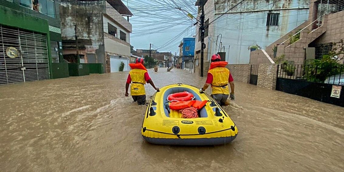 Recife tem áreas alagadas e aulas remotas, após fortes chuvas