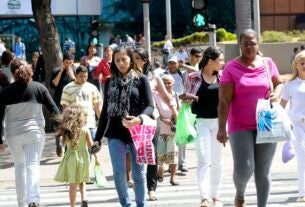 Taxa de desemprego fica em 7,6% no trimestre encerrado em janeiro