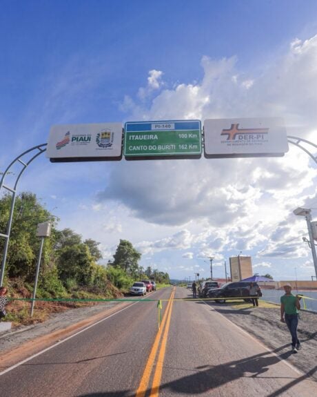 Floriano recebe estrada e escola totalmente reformada