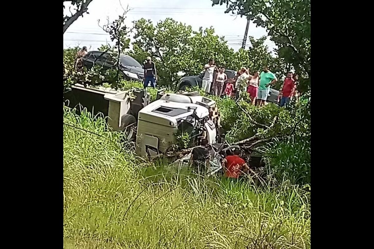 Tragédia na BR-316 Colisão entre Caminhão e Carro Deixa Dois Mortos e Cinco Feridos