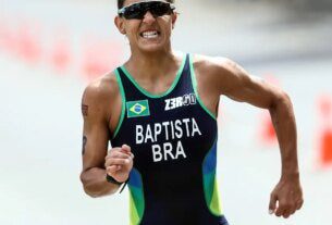 Triatleta Luisa Baptista dá primeiros passos após sofrer atropelamento