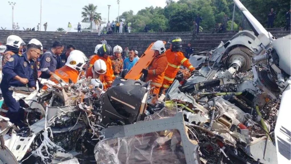 Colisão de helicópteros da Marinha da Malásia deixa 10 mortos