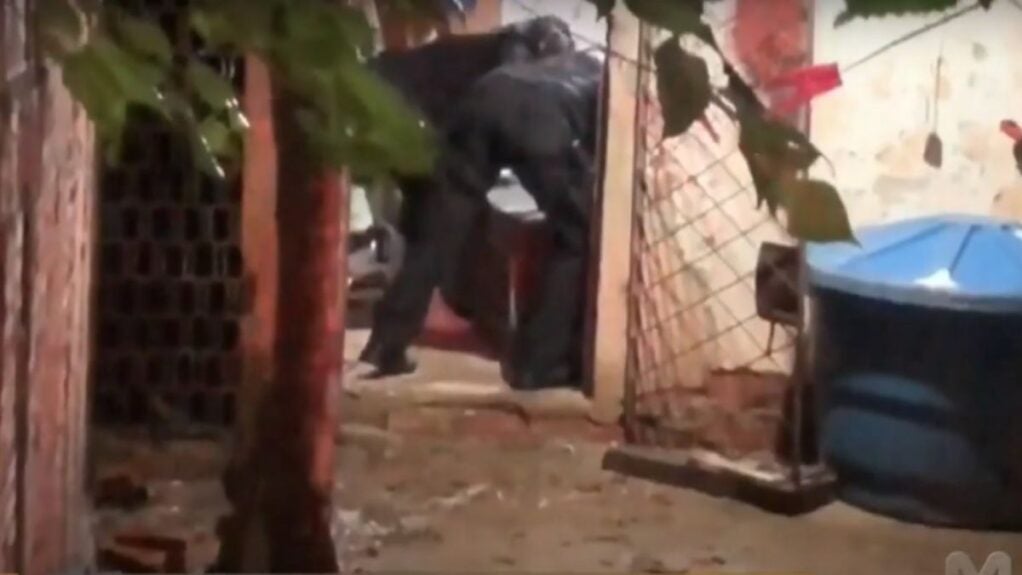 Disfarçados de policiais, bandidos invadem residência e matam homem dentro de casa, em Teresina