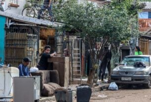 Baixa do Guaíba revela destruição e prejuízo em Porto Alegre