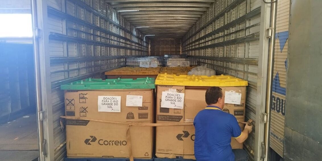 Correios arrecadam mais de 15 mil toneladas de donativos aos gaúchos