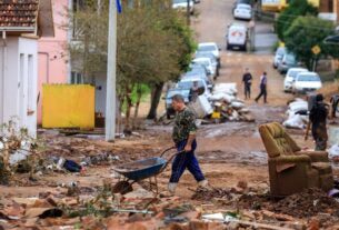 Defesa Civil de Eldorado do Sul pede socorro para resgatar ilhados