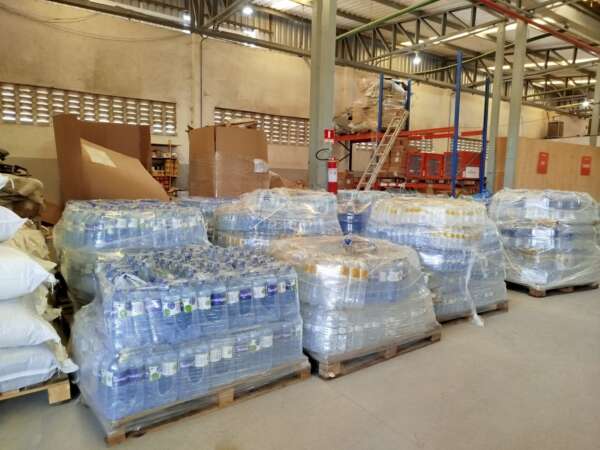 PCCE arrecada mais de 50 mil litros de Água mineral para o RS