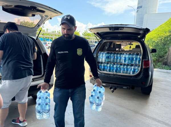 PCCE arrecada mais de 50 mil litros de Água mineral para o RS