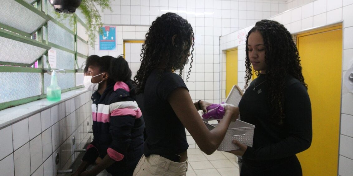 Programa Dignidade Menstrual já atendeu 1,7 milhão de pessoas em maio